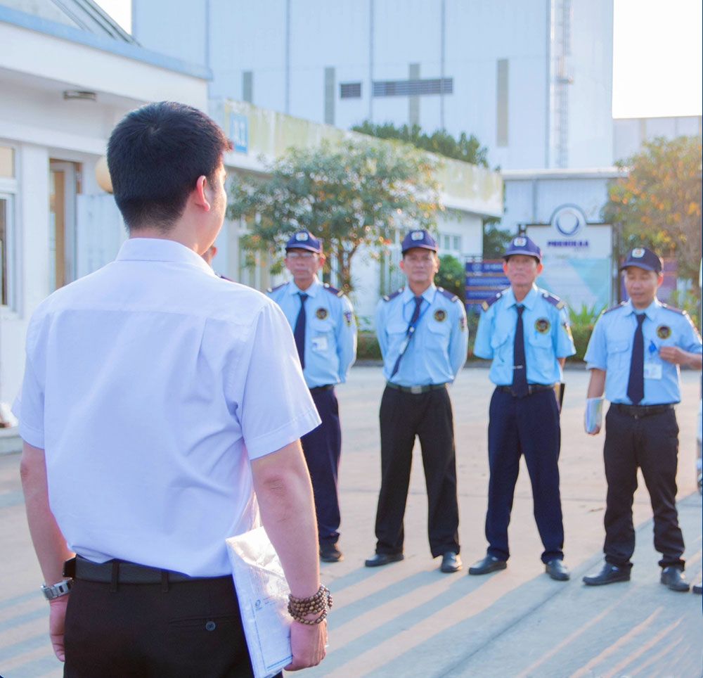 Cán bộ nghiệp vụ công ty kiểm tra mục tiêu can-bo-nghiep-vu-kiem-tra-tai-muc-tieu