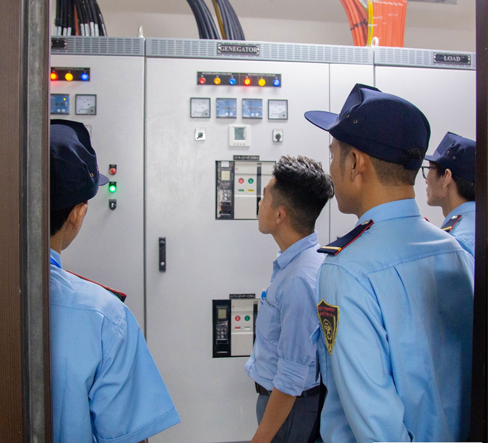 nhan-vien-bao-ve-nghe-chia-se-ve-he-thong-dien